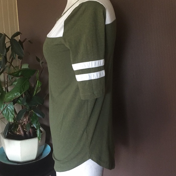 So 3/4 sleeve white and olive green T-shirt baseball style size small tunic - Picture 4 of 6